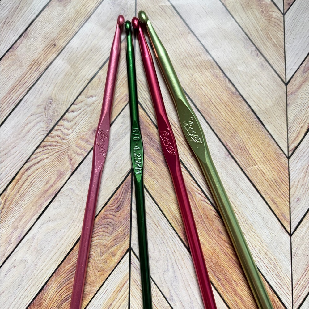 Vintage Boye Crochet Hooks Set - Pink, Green